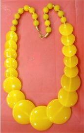 Trendy Resin Necklace in Yellow
